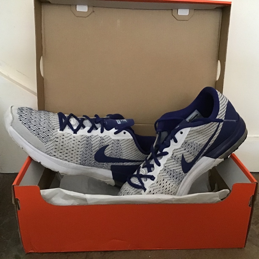 NIKE AIR MAX TYPHA